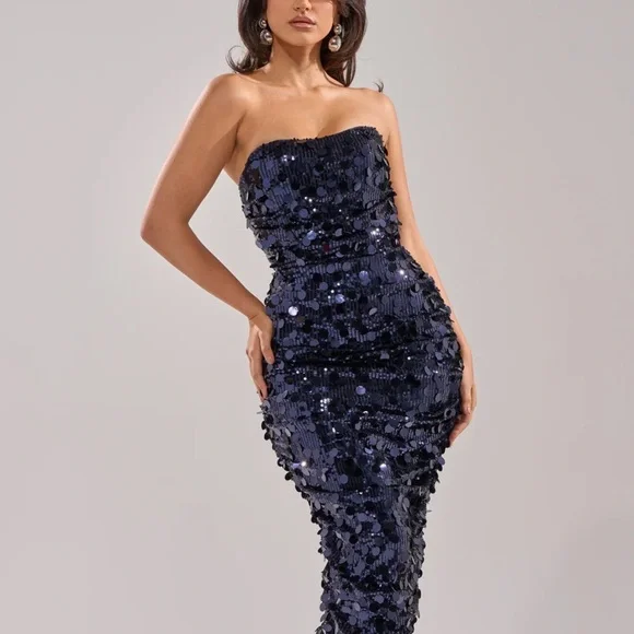 Elegant Strapless Sequin Dress in Blue - Picture 3 of 13